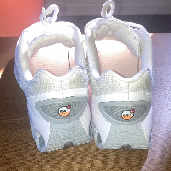 Nike Air Dn White and Gray Sneakers - Picture 4 of 6